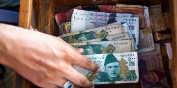 پاکستان نوٹ چھاپ کر غربت کیوں نہیں ختم کر دیتا؟