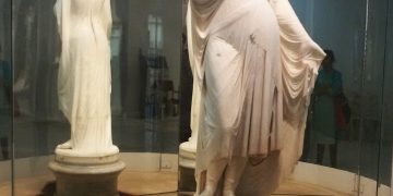 آنچل- نقاب پوش ریبیکا کا مجسمہ اور بالی ووڈ کے نغمے