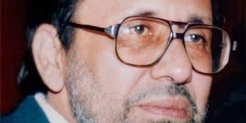 آج ممبئی کے اہم جدید شاعر، سنجیدہ شاعری کے حلقوں میں مقبول عبدالاحد سازؔ کا یومِ وفات ہے