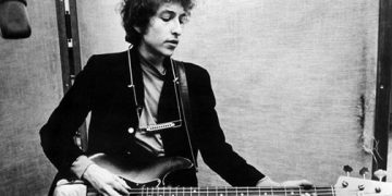 Nagma Nigar Bob Dylan K Liye Adab Ka Nobel Inam