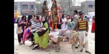 Asi An Pakistani Sanu Nafrat Ay Baimani Tun