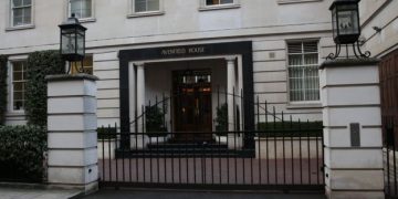 Kahani Aik Mulaqaat Ki Bamuqam London