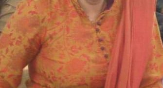 Madam Naveen Tareek Raahon Mein Muzahmat Ki Roshan Lo