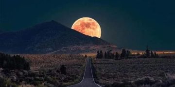 چاند زمینی فضا سے پانی کھینچتا ہے؟