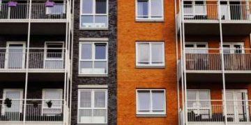 مَرے تھے جن کے لیے