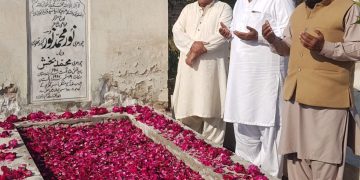 سورج وانگ اے نور دی لؤ رہنی