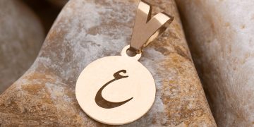 کیا حرف ع جس لغت میں ہو وہ عربی کا ہو گا؟