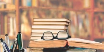 ادب میں حقیقت نگاری سے کیا مراد ہے؟